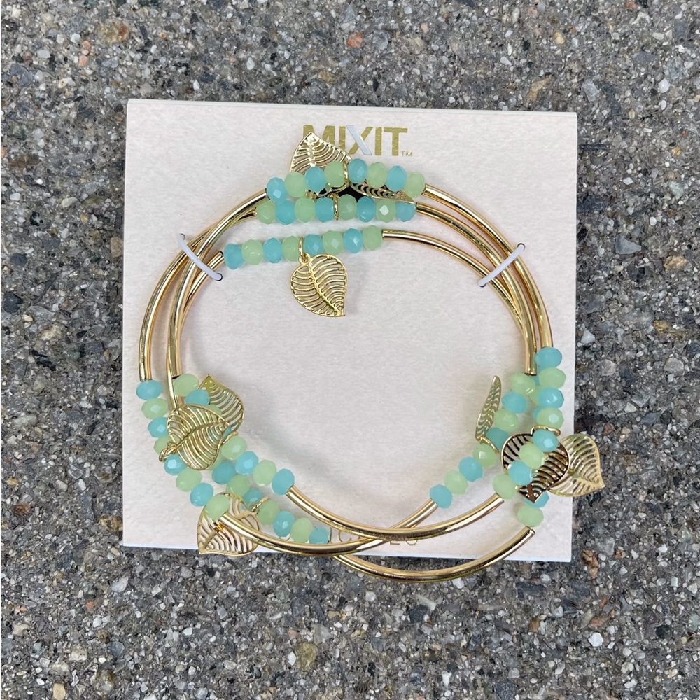 NEW gold leaves stretch bracelet with blue and mint green beads, cute!